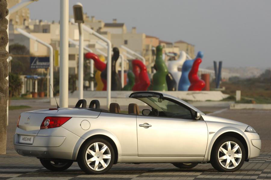  Renault Megane Coupe Cabriolet 2006 года  (фото 10 из 15)